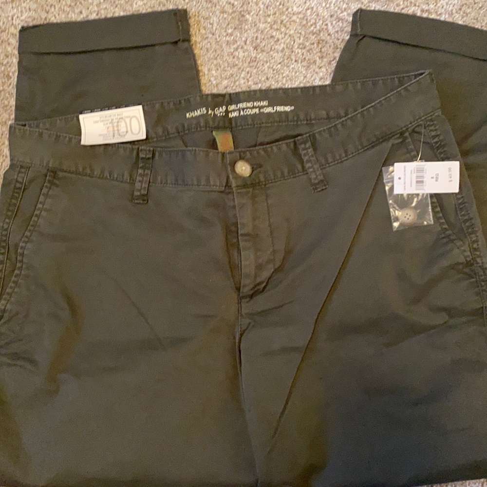 Gap girlfriend khaki capri Green 8/29r
